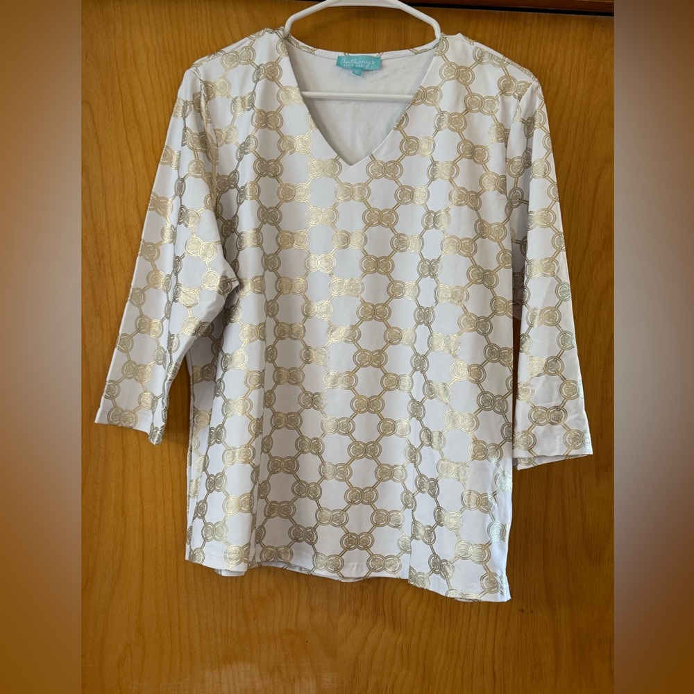 Anthony’s Resort Wear v neck Gold Patterned Women's Top